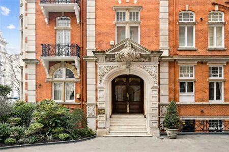 3 bedroom flat in South Kensington - Photo 5