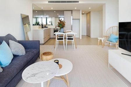 LIGHT, SPACE AND LOCATION - Photo 2