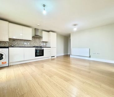 2 Bed Flat, Charter House, IG1 - Photo 4