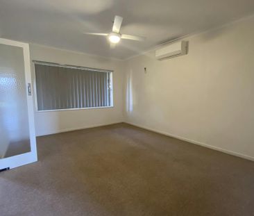 Brick Home for Rent – Perfect for Working Couples Seeking Space and... - Photo 3