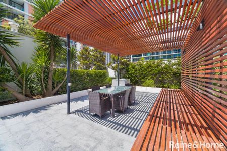 Modern 2-bed and 2-bath with study area in the "Vivid" at Discovery Point WITHOUT Furnitures - Photo 3