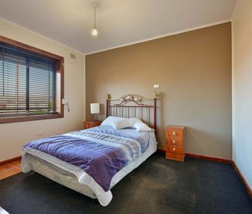 Spacious home with added extras - Photo 4