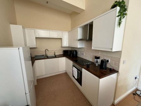 1 bed Flat - To Let - Photo 5