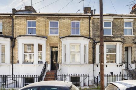3 bedroom flat to rent - Photo 5