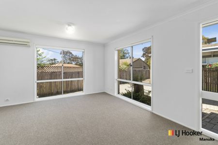 12B Eggleston Crescent, Chifley ACT, Belconnen - Photo 2
