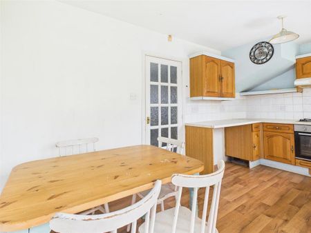 3 bedroom detached house to rent - Photo 4