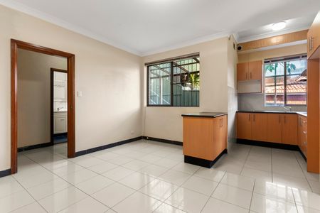 1 Bardwell Walkway, Bardwell Park NSW 2207 - House For Rent | Domain - Photo 4