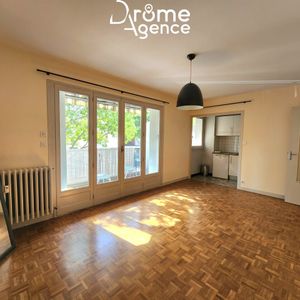 Location Appartement 1 pièce 28m² VALENCE 26000 - Photo 2