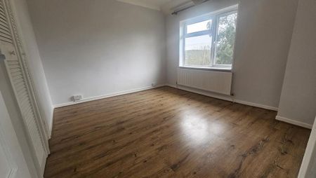 4 bedroom semi-detached house to rent - Photo 2