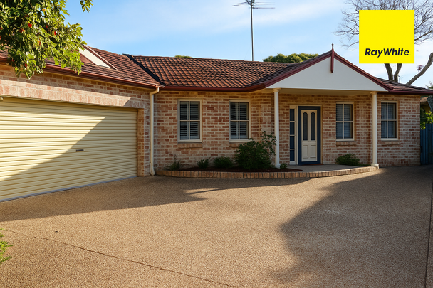 Luxury Family Living in a Blue-Ribbon Panania Location - Photo 1