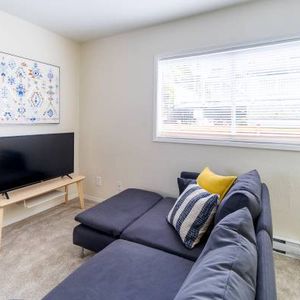 Renovated James Bay Studio Apartment - Waverly - Photo 2