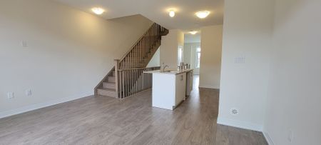For Lease - 31 Cherry Hill, Barrie, Ontario - Photo 3