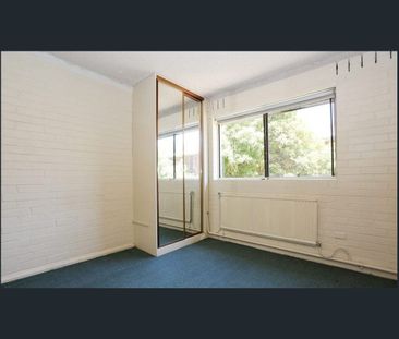 Studio Apartment in Sought-After St Kilda Pocket - Photo 1
