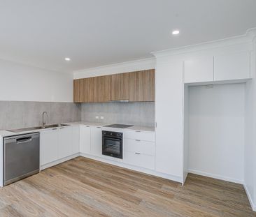 Large Home with Modern Finishes & Air Conditioning - Photo 4