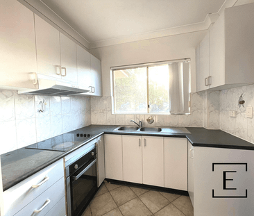 SPACIOUS 2 BEDROOM UNIT! - Photo 4