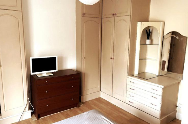 1 bedroom in a house share to rent - Photo 1