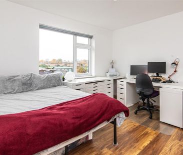 3 bed House - Semi-Detached To Let - Photo 4