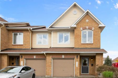 Timberline Townhomes — Townhouse (3 bedroom) available at 8 Timberline Private, Ottawa - Photo 2