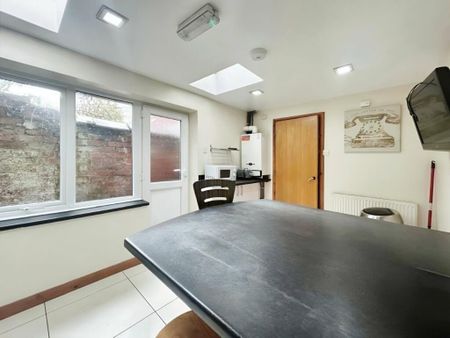 1 bedroom in a house share to rent - Photo 3