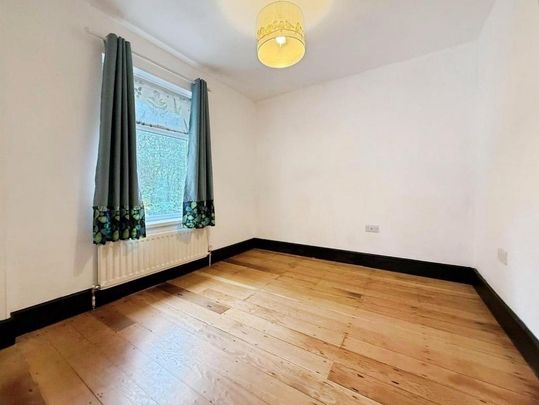 3 bedroom end of terrace house to rent - Photo 1