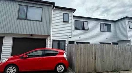 3 Bedroom + 2 Bathrooms Townhouse - Photo 2