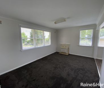 Updated 3 Bedroom Family Home - Photo 2