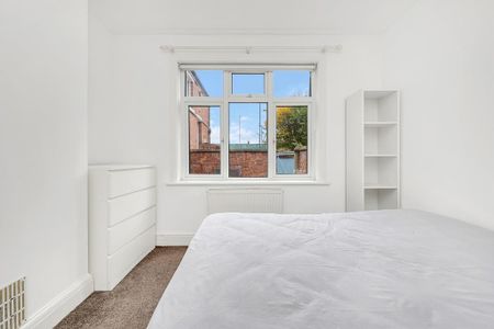 4 bedroom terraced house to rent - Photo 3