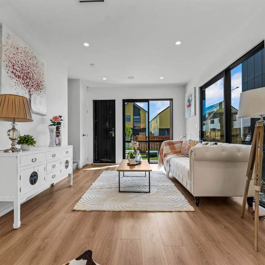 Modern living in Karaka - Photo 1