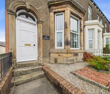 3 bedroom flat to rent - Photo 2