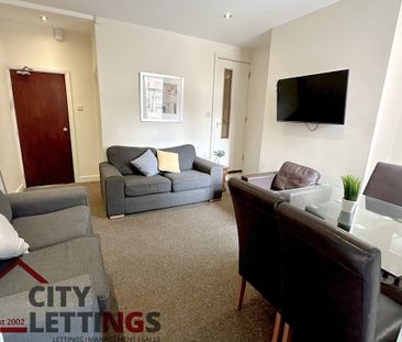 5 Bedroom Mid Terraced House - Photo 2