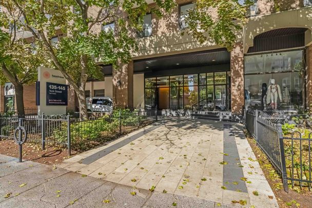 145 York St - Photo 1