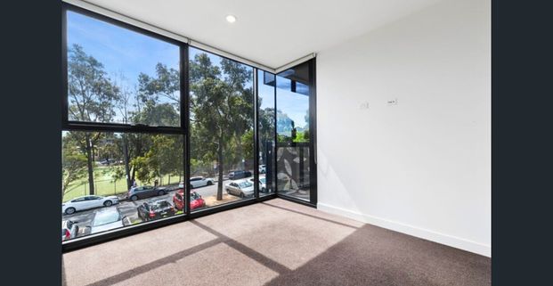 Luxury One Bedroom Apartment - Photo 1