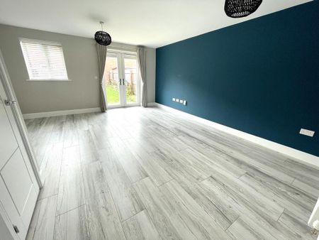 3 bedroom semi-detached house to rent - Photo 2