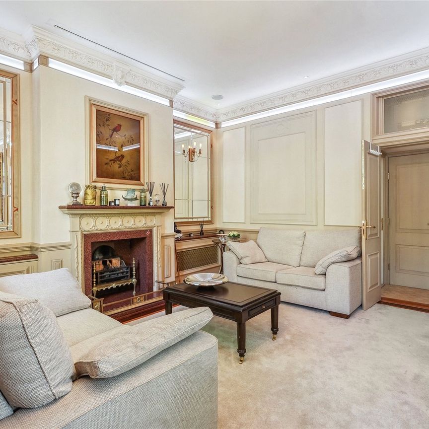 Luxury Living with Iconic Views in the Heart of Knightsbridge - Photo 1