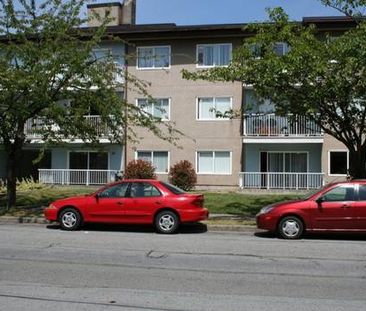 Townhouse Apartment - Photo 3