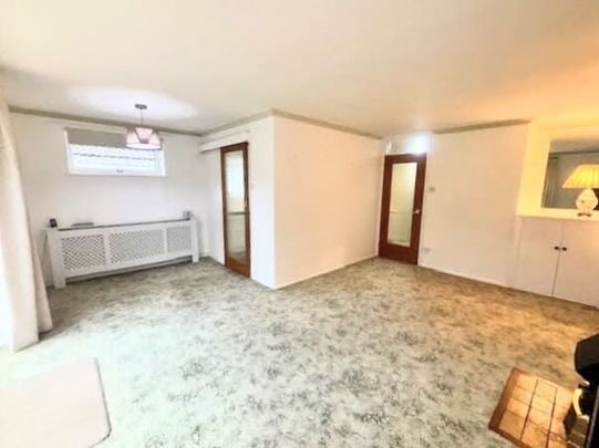 Canada Grove, Easebourne 3 bedroom bungalow to rent - Photo 1