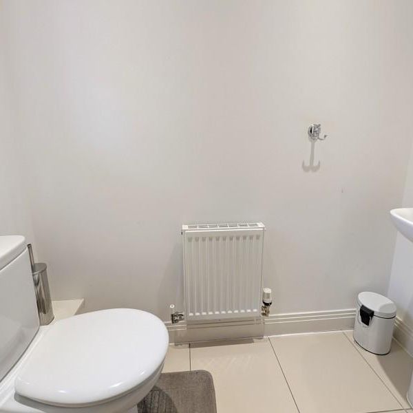 2 bedroom end of terrace house to rent - Photo 1