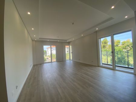 Apartamento T2 novo a estrear, situado na Quinta das Marianas em Carcavelos - Photo 2