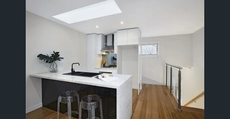 Stunning Two Bedroom Townhouse - Photo 3
