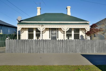 Charming Saint Kilda Rental Awaits You! - Photo 2