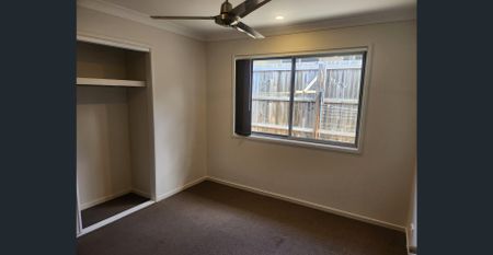 Modern 3-Bedroom Duplex Living in Peaceful Park Ridge Quarter - Photo 4