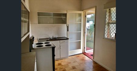 CUTE SCARBOROUGH FLAT WITH OUTDOOR AMENITIES - Photo 4