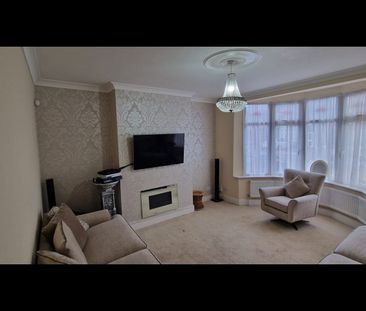 3 Bed Terraced House, Dawlish Drive, IG3 - Photo 5