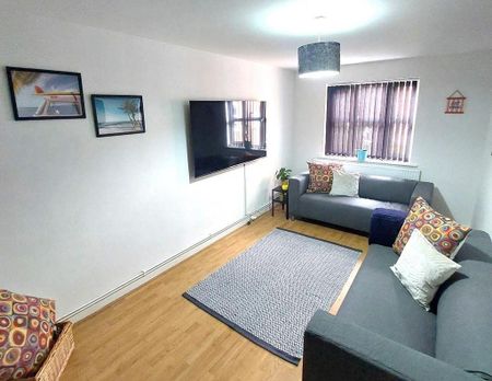 6 bedroom private hall to rent - Photo 2