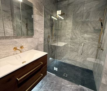 Luxury Top Floor Apartment - Photo 3