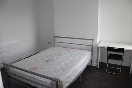 4 bedroom flat to rent - Photo 3