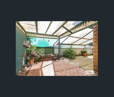 Neat & Low-Maintenance 2-Bedroom Unit in Quiet Court Location - Photo 5