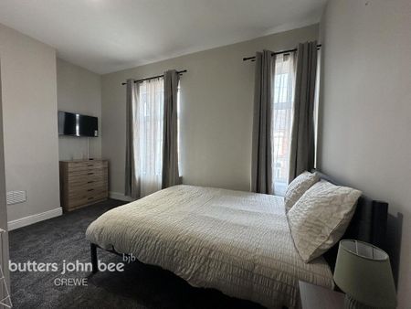 1 bedroom in a house share to rent - Photo 2