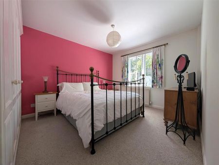 4 bedroom terraced house to rent - Photo 5