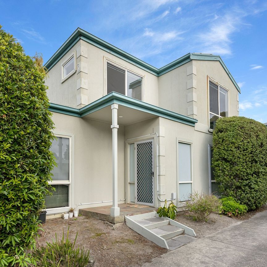 2/40 Frome Avenue Frankston VIC - Photo 1